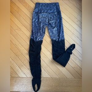 Women's Lululemon High Rise Black Herringbone Wunder Under Stirrup Leggings sz 6